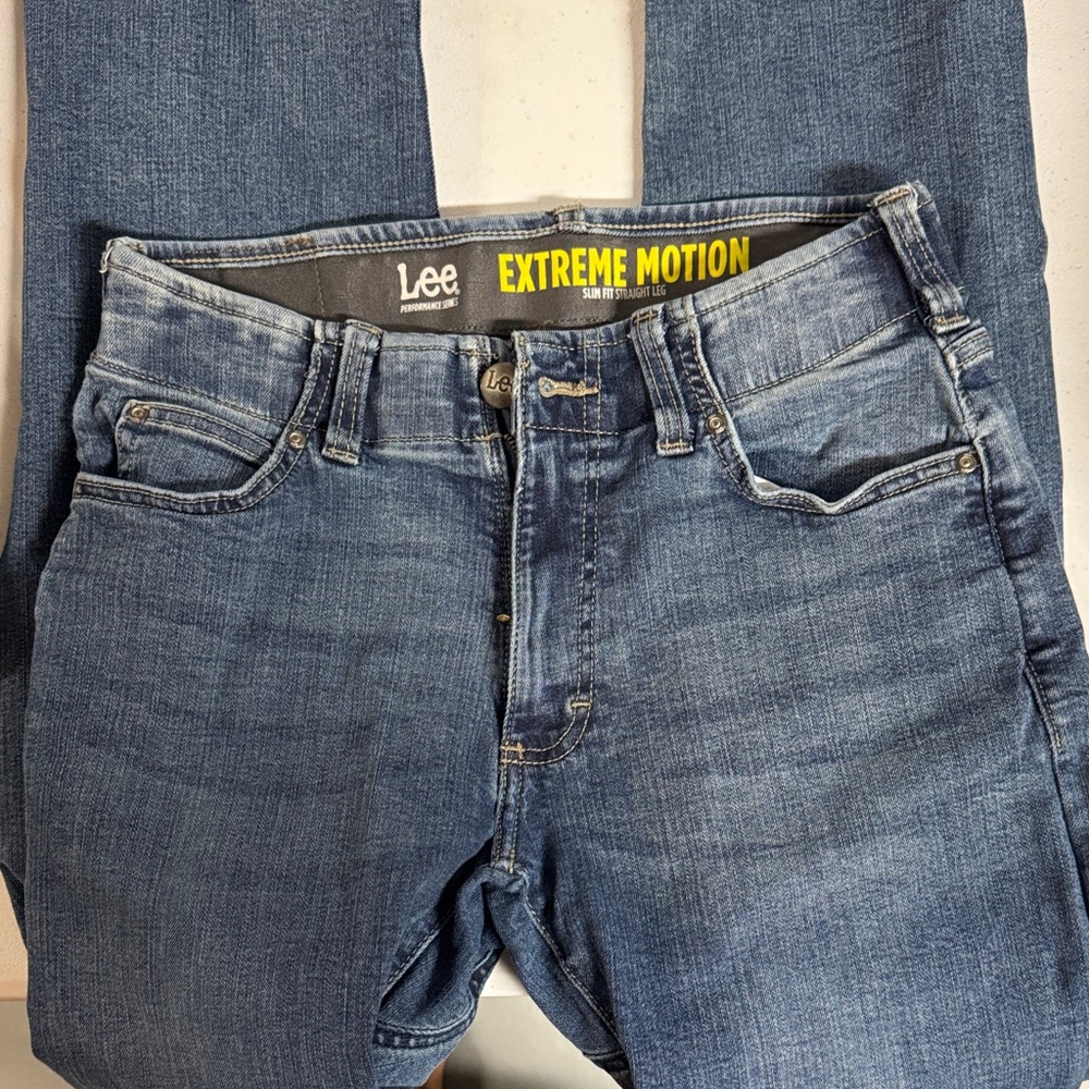 Lee Men's Relaxed Fit Extreme Motion Blue Jeans